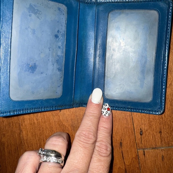 Louis Vuitton Vibrant Blue Epi card holder - Picture 3 of 8